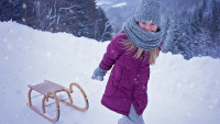 zima holka person-1145525 1280